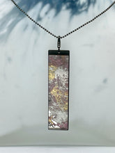 Load image into Gallery viewer, Vertical / Living Coral / Large