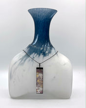 Load image into Gallery viewer, Vertical / Living Coral / Large