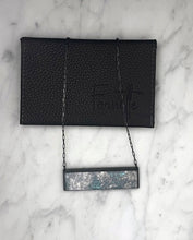 Load image into Gallery viewer, Horizontal / Chameleon / Large