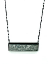 Load image into Gallery viewer, Horizontal / Pearl / Medium